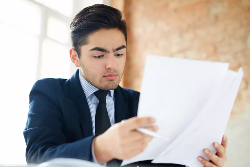 Kiểm tra kỹ công văn xin giải thể doanh nghiệp để đảm bảo thông tin chính xác trước khi nộp