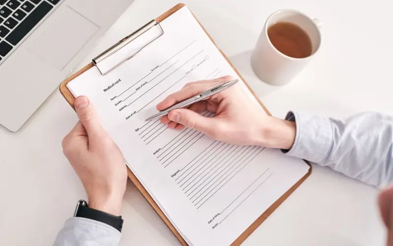Mẫu quyết định giải thể công ty TNHH với các thông tin cần điền và xác nhận đầy đủ.