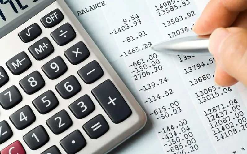 Việc xử lý sổ sách khi công ty giải thể cần thực hiện đúng chuẩn mực kế toán để tránh phát sinh rủi ro pháp lý sau này.