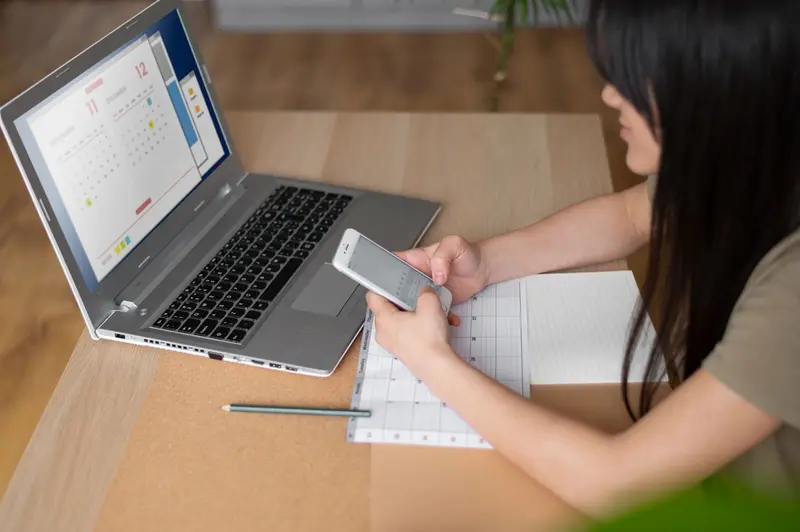 Nộp hồ sơ giải thể online giúp doanh nghiệp tiết kiệm thời gian, nhất là khi chuẩn bị sẵn biên bản họp giải thể doanh nghiệp cùng giấy tờ liên quan.
