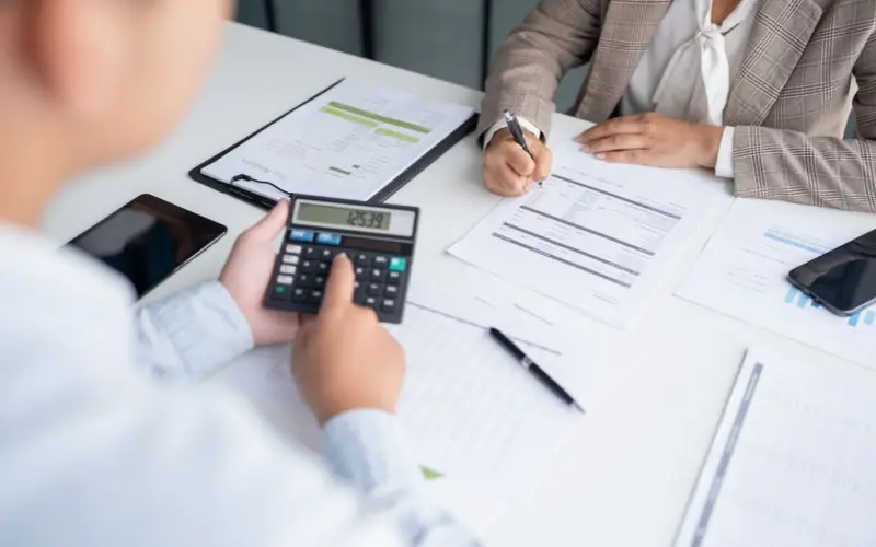 Hoàn tất sổ sách, báo cáo tài chính và quyết toán thuế là nhiệm vụ quan trọng của kế toán cuối năm