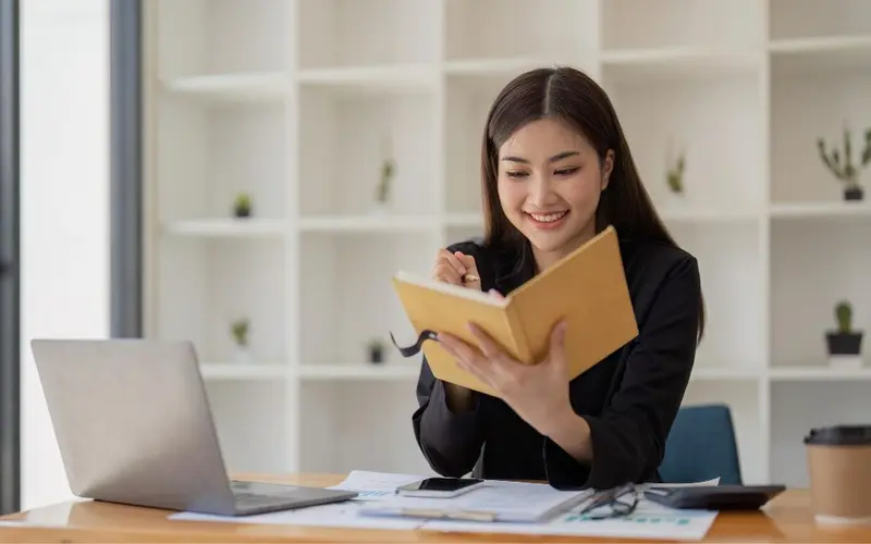 Kế toán thương mại dịch vụ giúp quản lý hàng tồn kho, dòng tiền và báo cáo tài chính trong doanh nghiệp