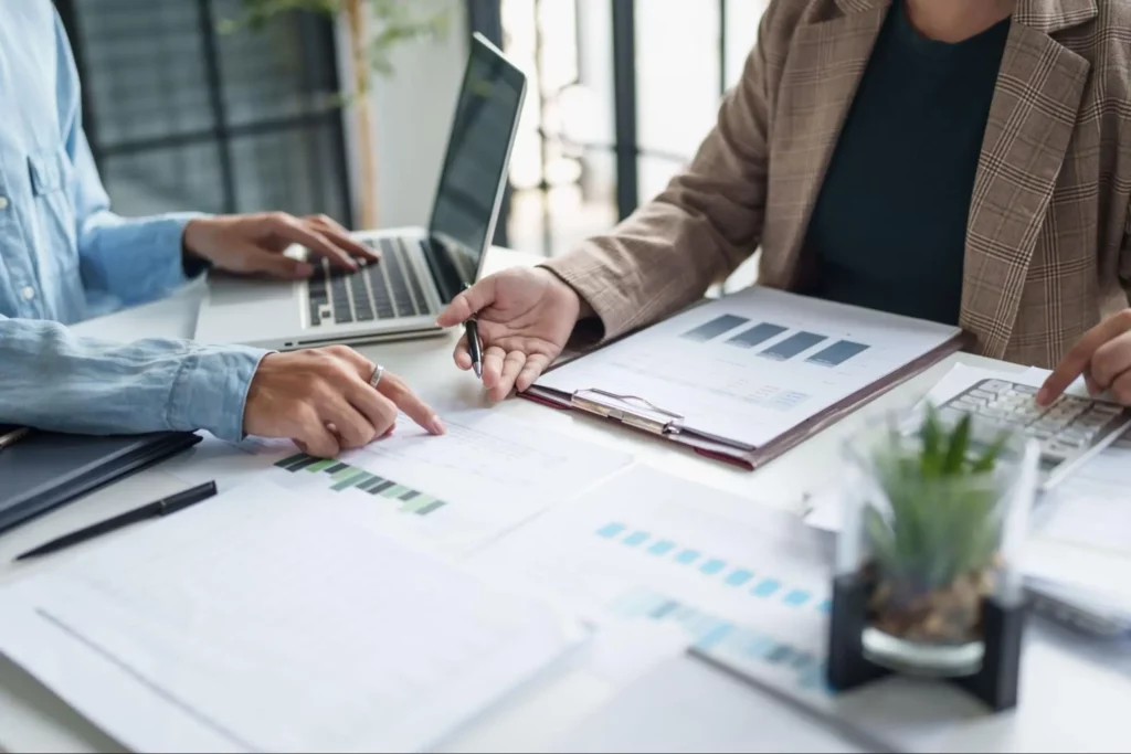 Khách hàng cần cung cấp đầy đủ hồ sơ theo yêu cầu để dịch vụ kế toán diễn ra suôn sẻ