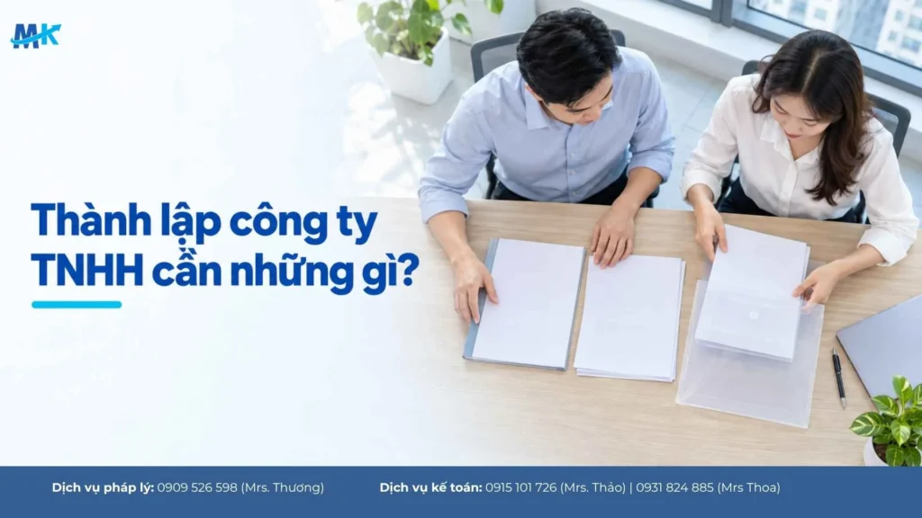 Hai người xếp hồ sơ, tìm hiểu thành lập công ty TNHH cần những gì